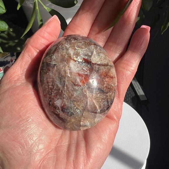 Fire Quartz Crystal Large Palmstone with‎ Rainbow Flash - Picture 2 of 12